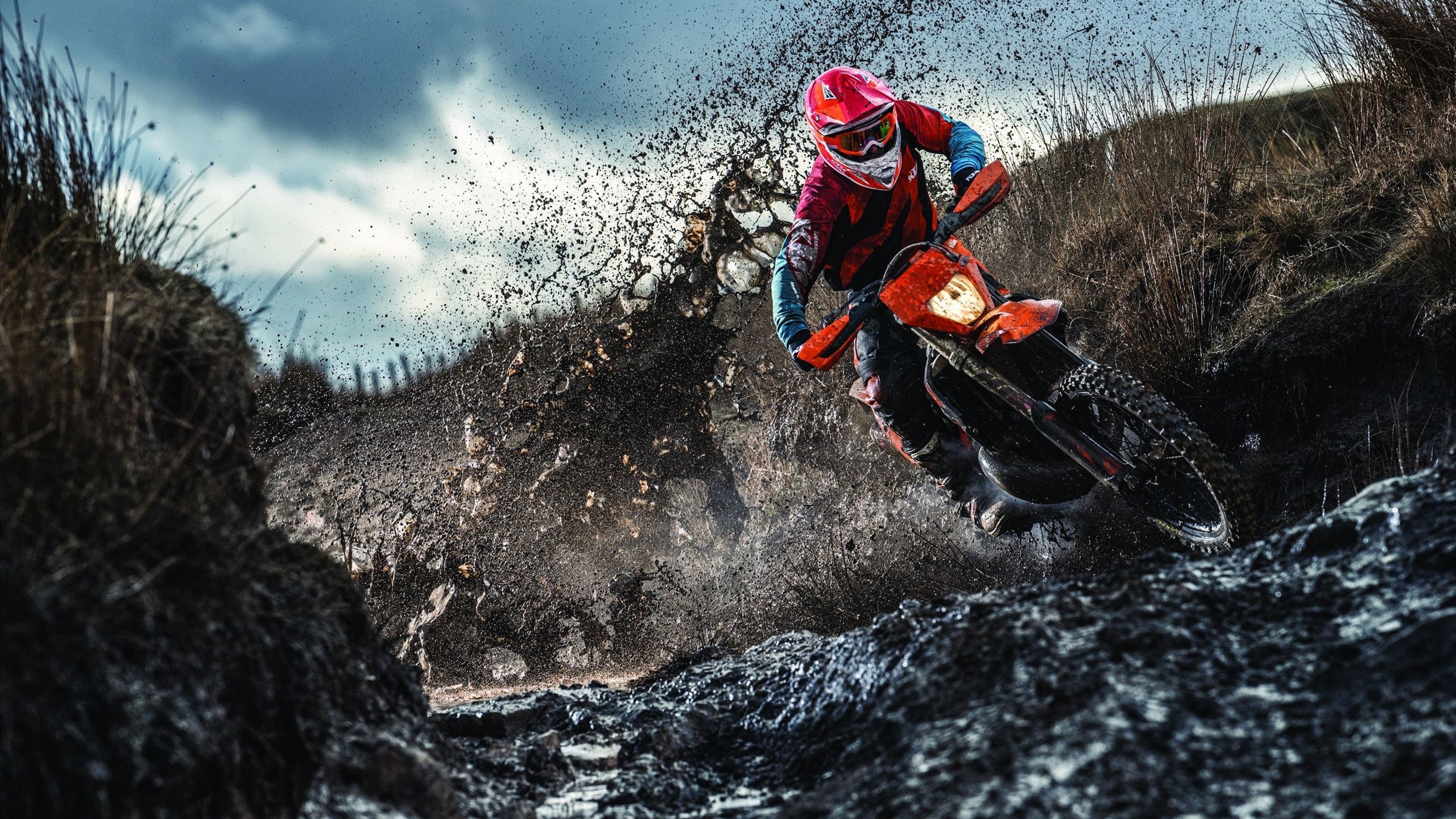 蛙泳强项吉尔吉斯斯坦女队杀入决赛，吉尔吉斯斯坦女团